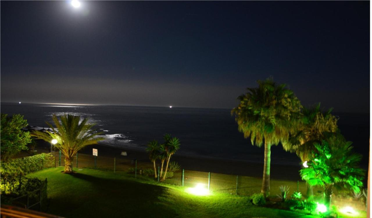אסטפונה Hb - Comfortable Beachfront Holiday Apartment מראה חיצוני תמונה